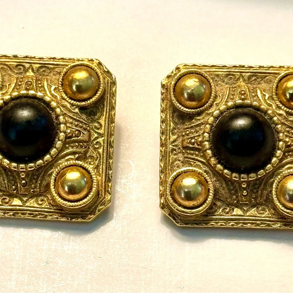 VINTAGE ETRUSCAN Earrings 1” Square Gold Tone Repousse Black onyx neoclassical